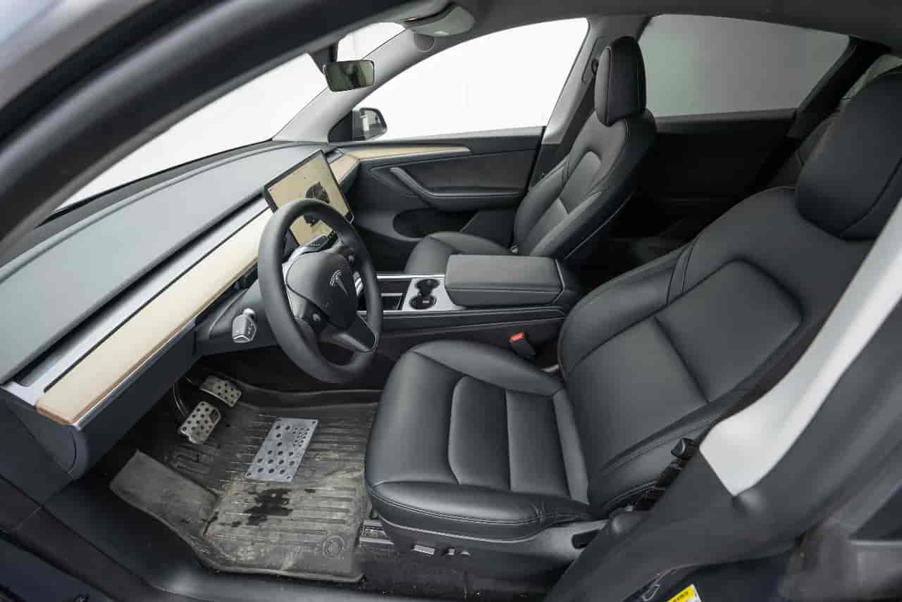 TESLA Model Y - 10
