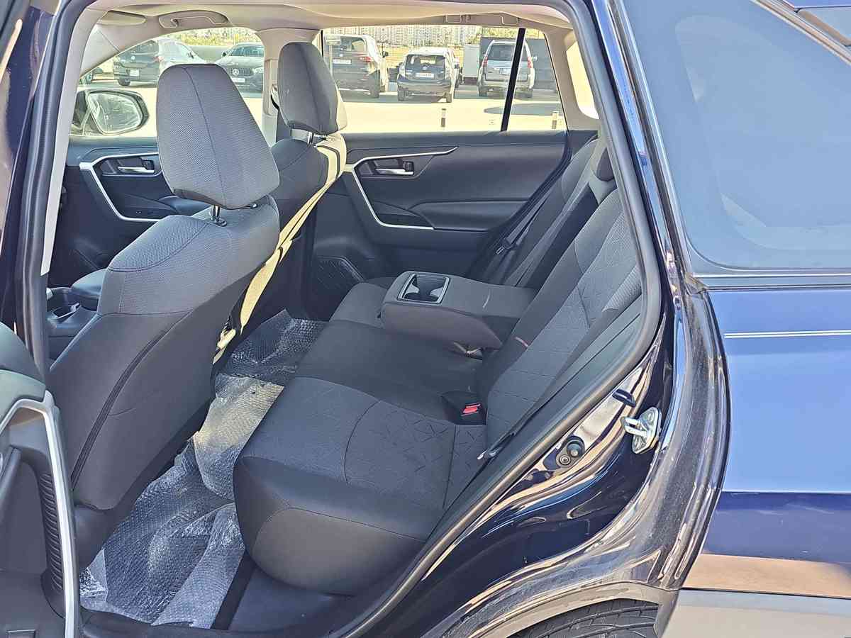 TOYOTA RAV4 - 7