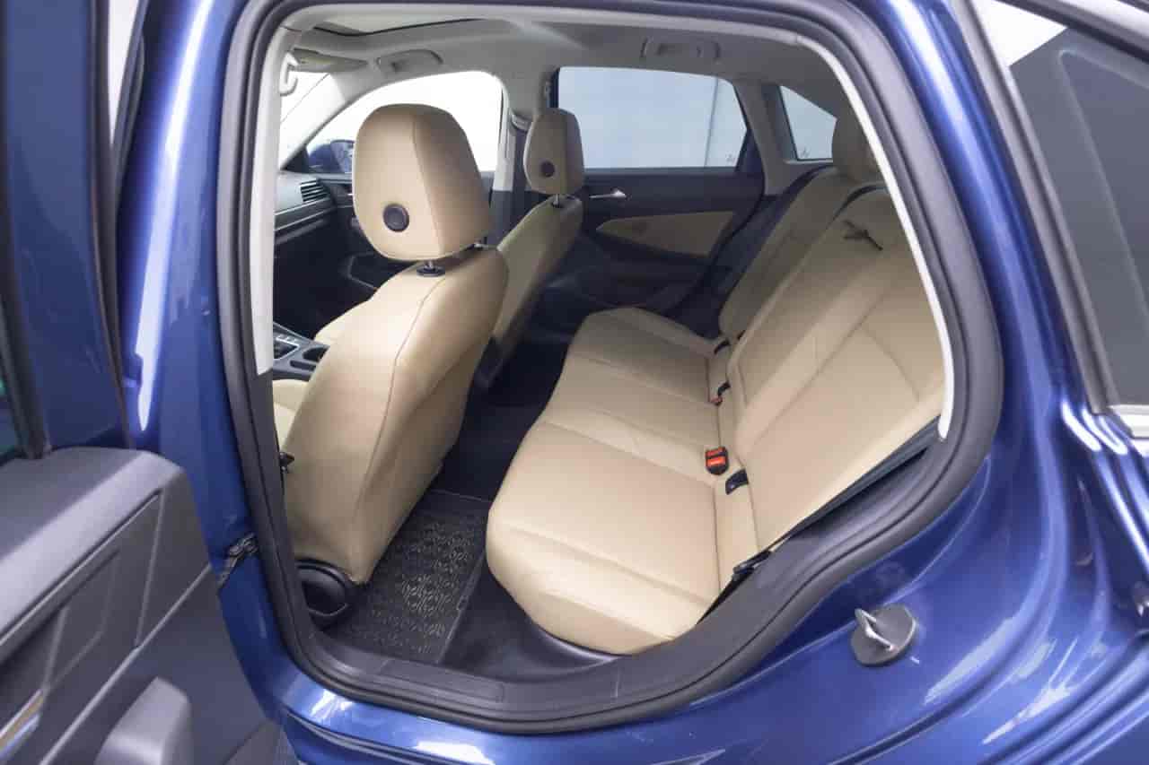 VOLKSWAGEN Jetta - 8