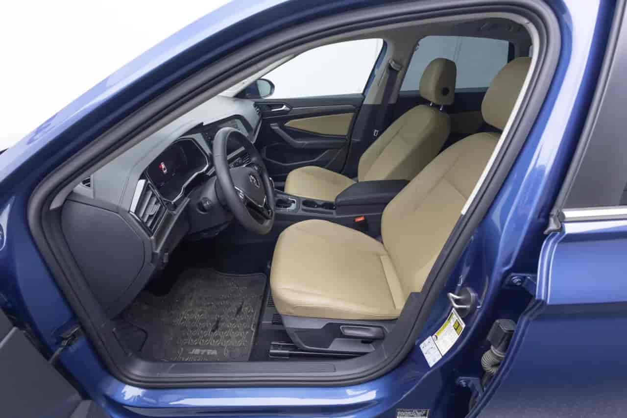 VOLKSWAGEN Jetta - 10