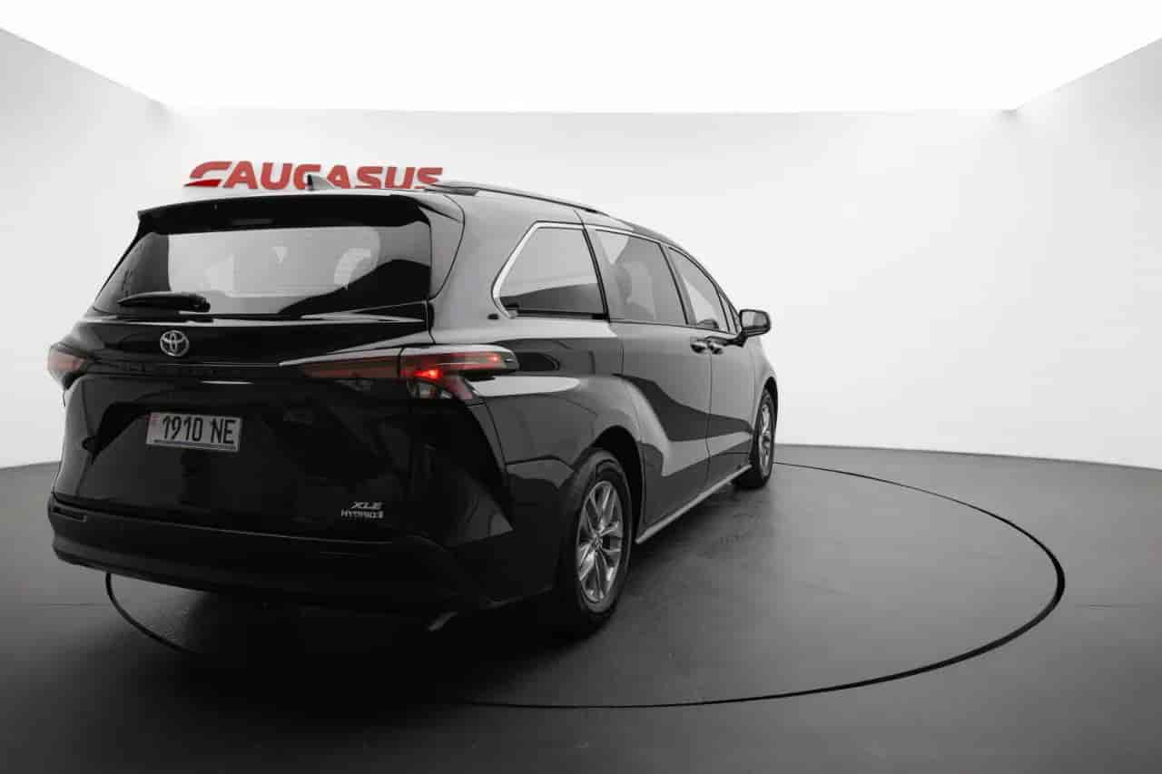 TOYOTA Sienna - 4