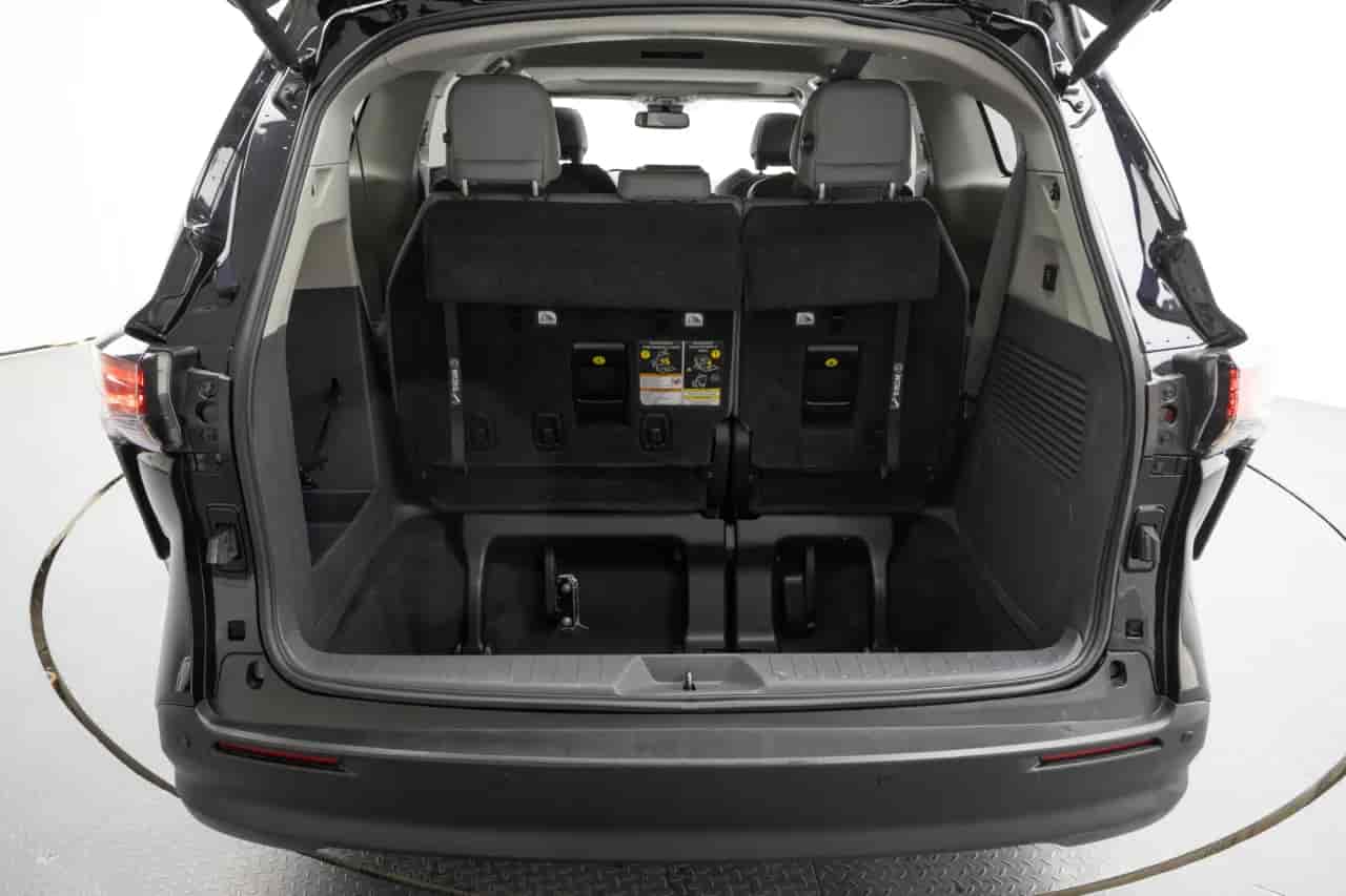 TOYOTA Sienna - 7