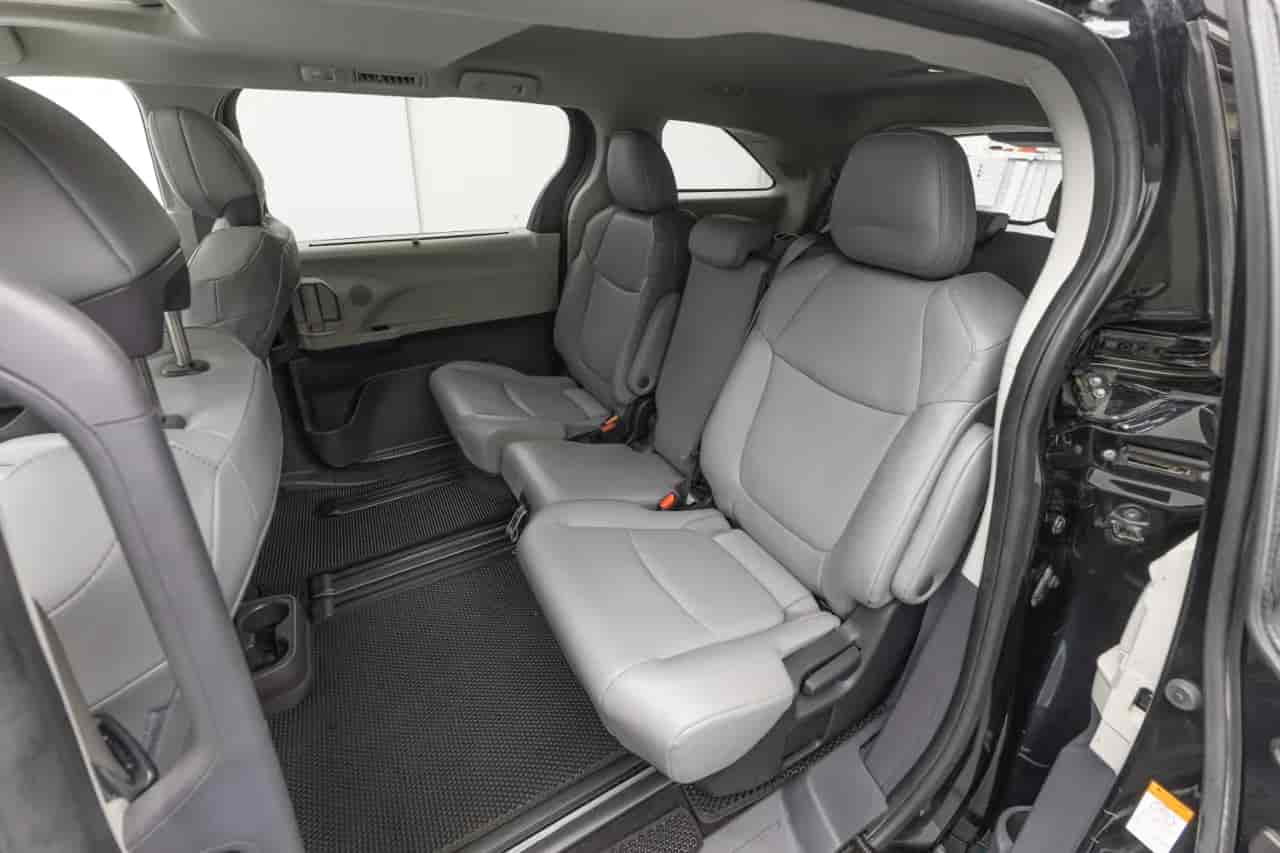 TOYOTA Sienna - 9