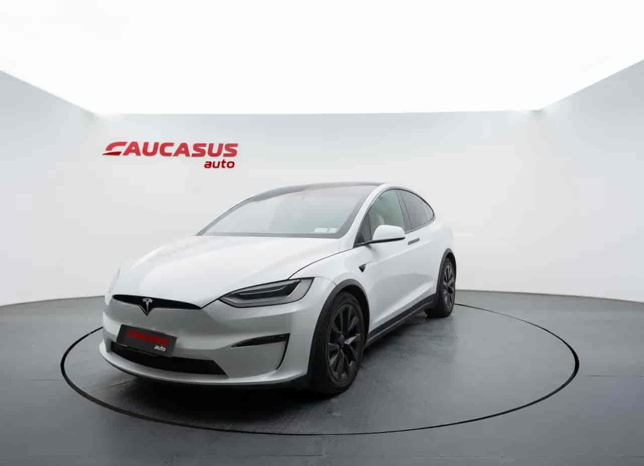 TESLA Model X - 1