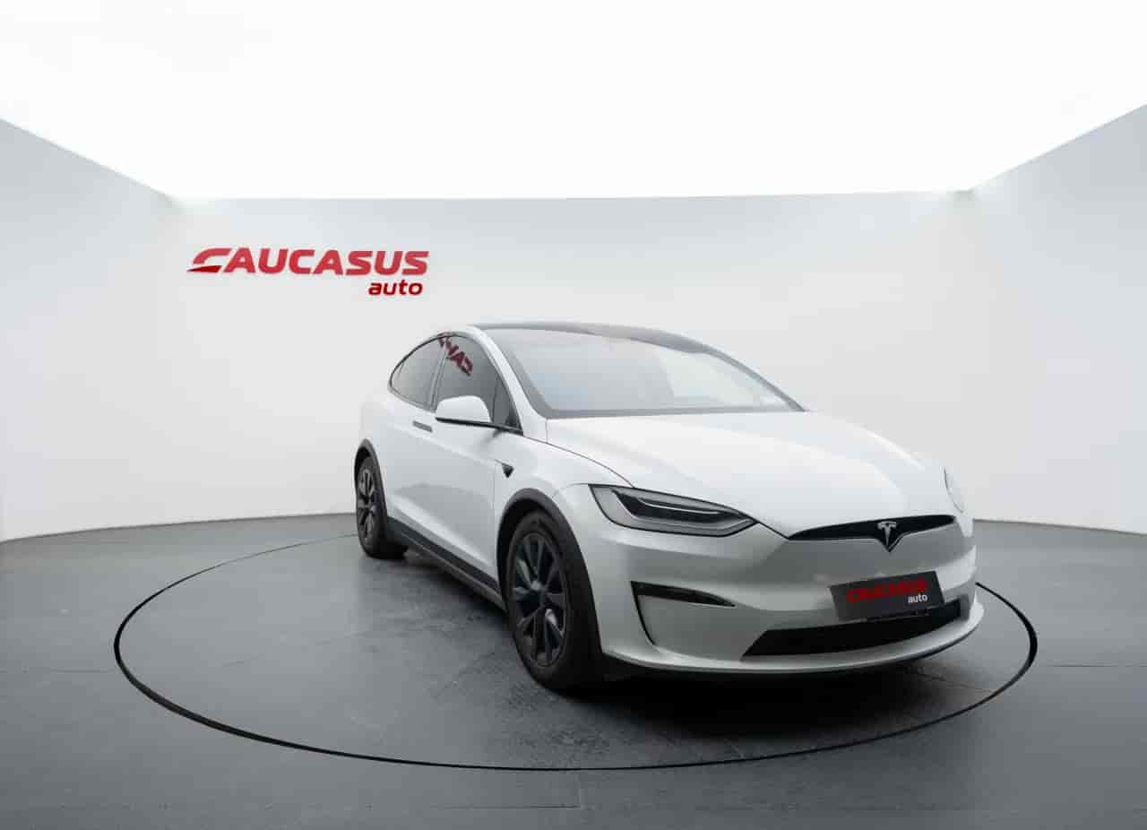 TESLA Model X - 3