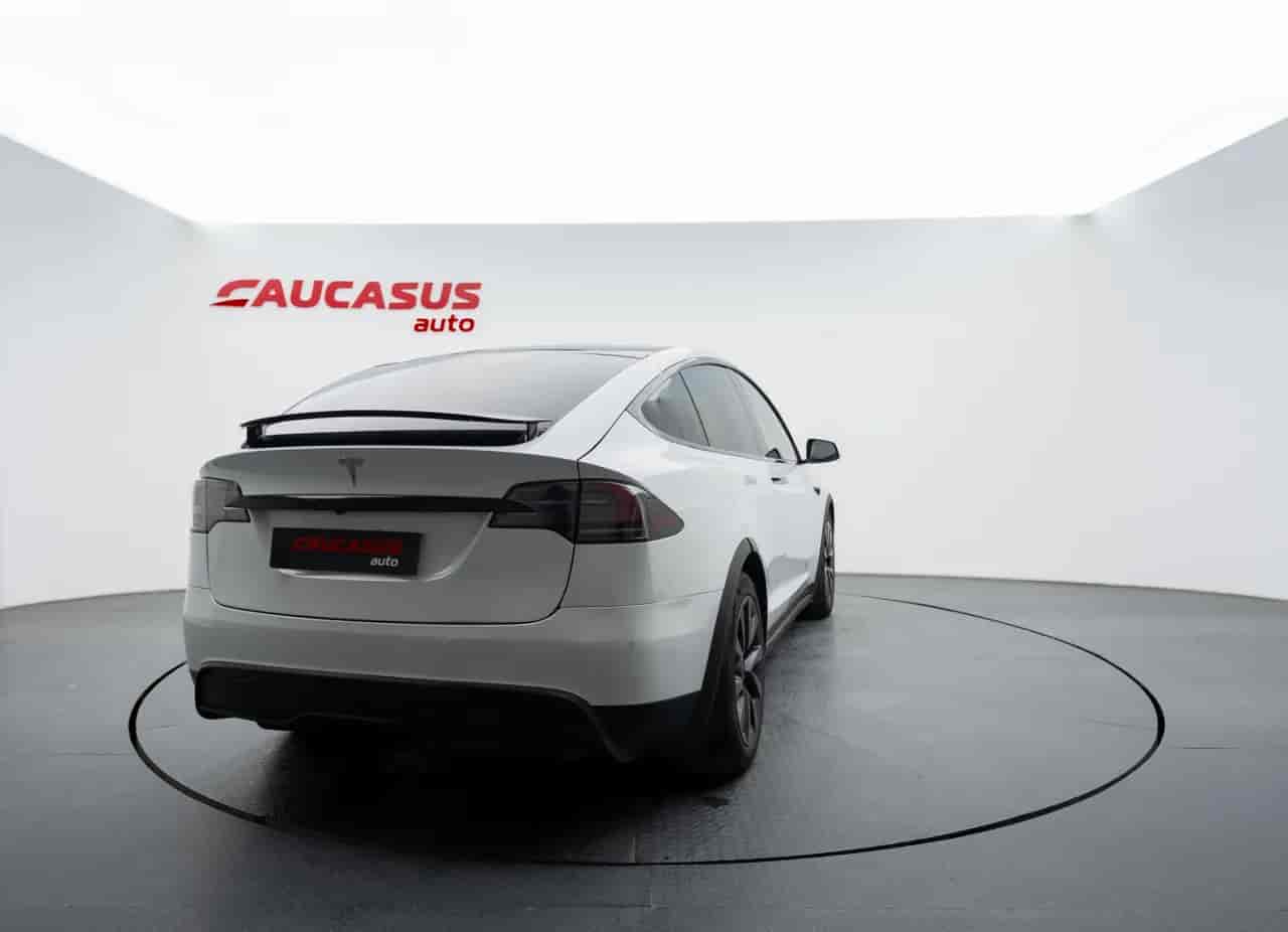TESLA Model X - 4