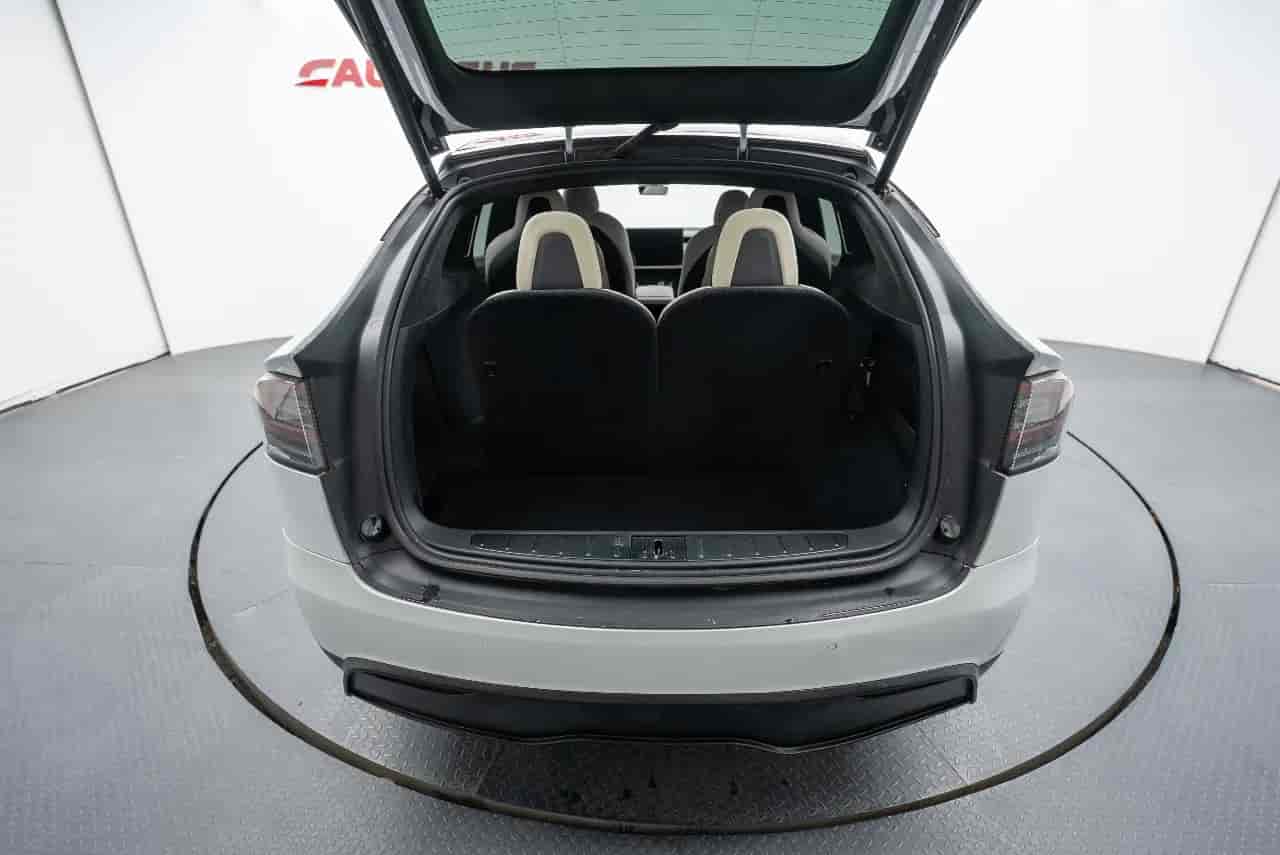 TESLA Model X - 7