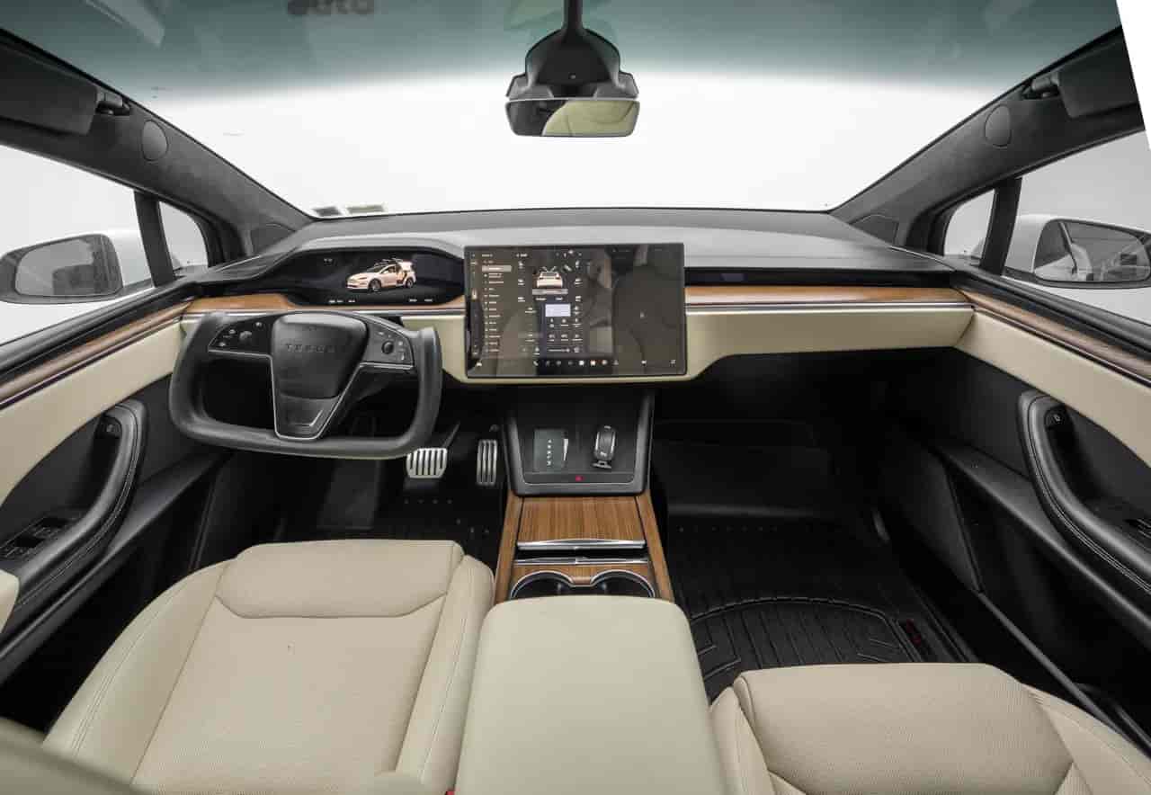 TESLA Model X - 8