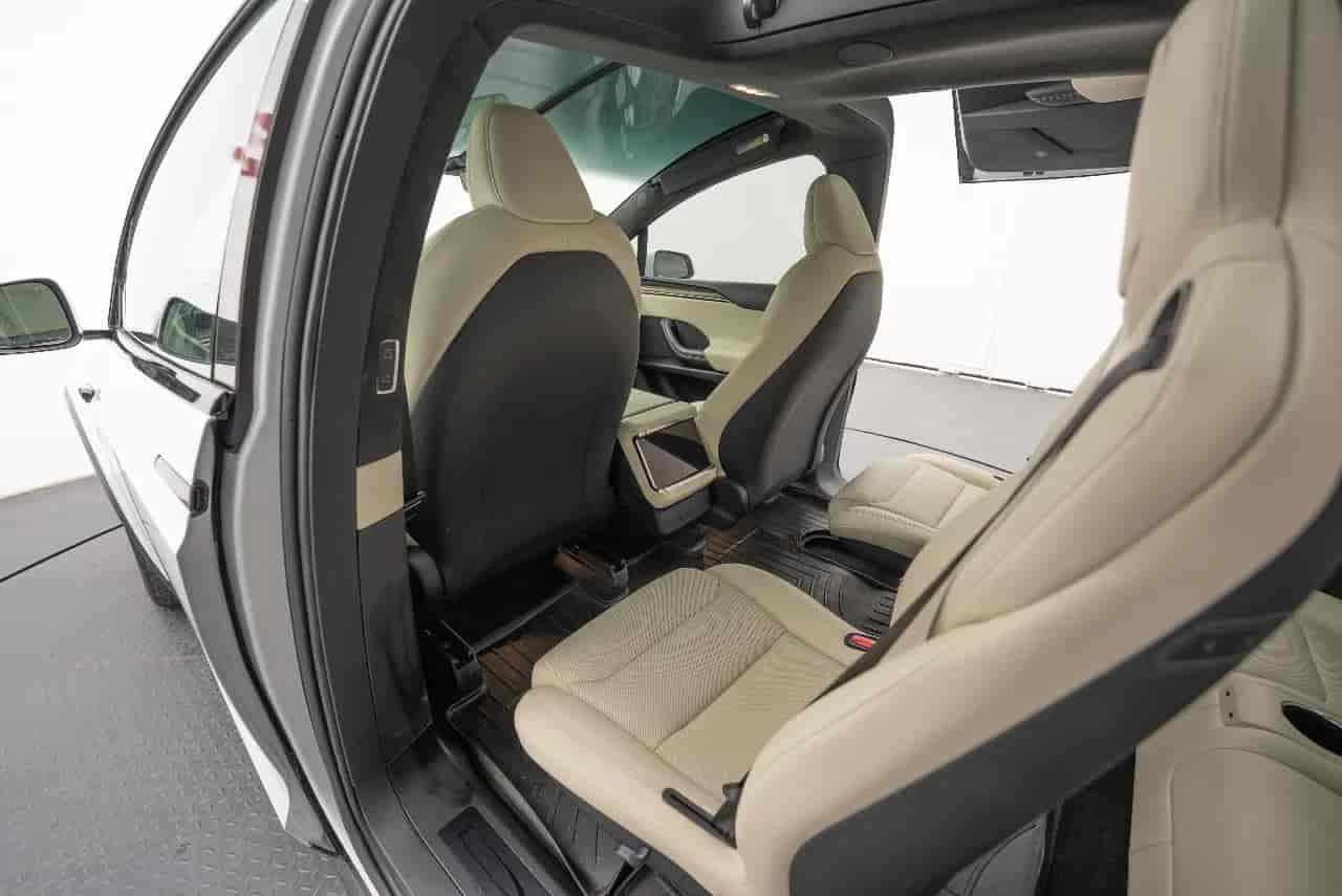 TESLA Model X - 9