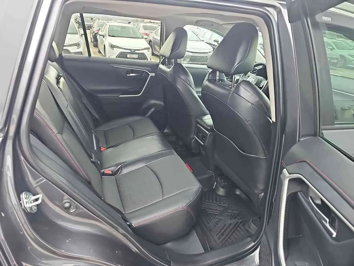 TOYOTA RAV4 - 8