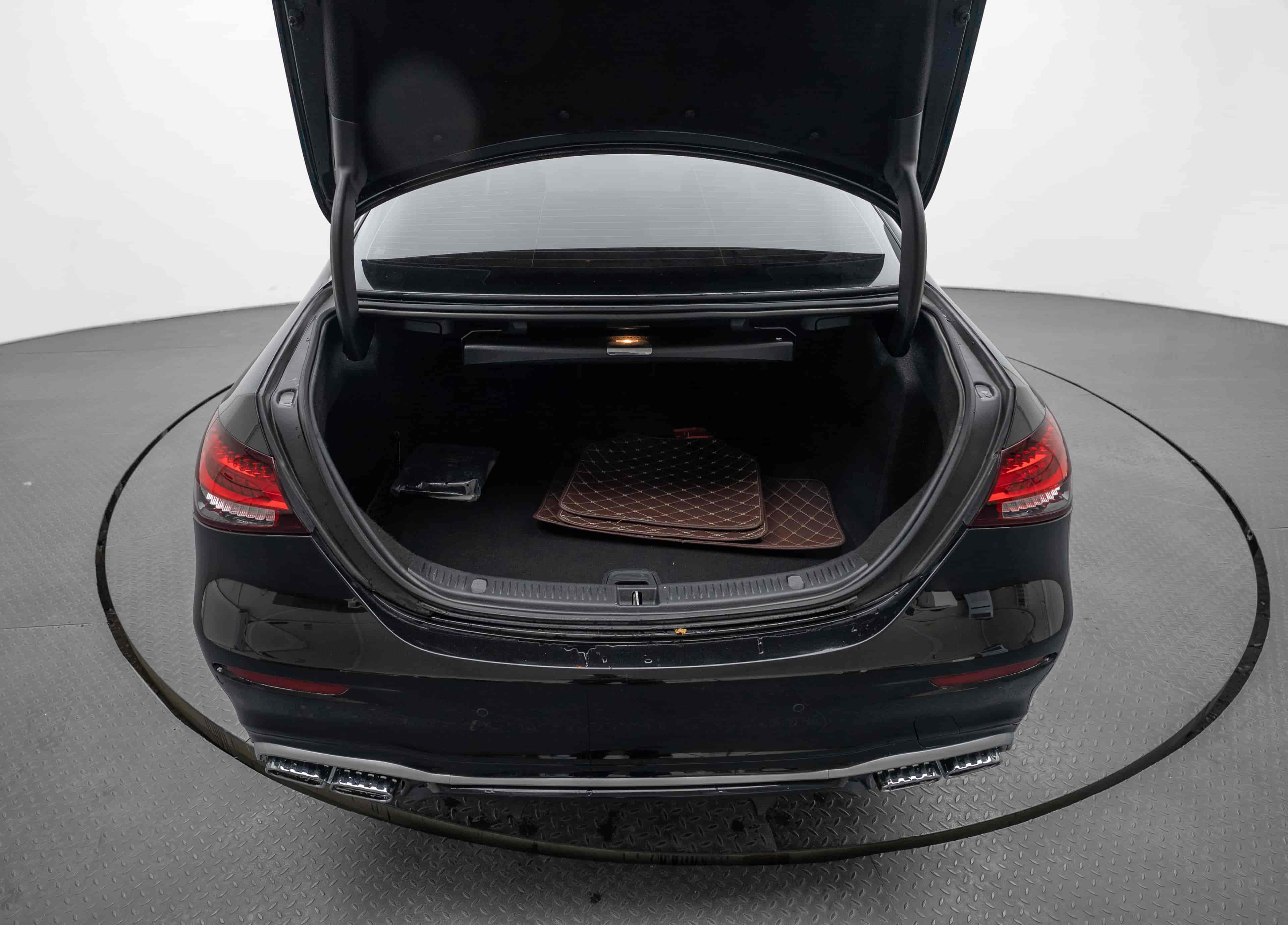 MERCEDES-BENZ E-Class - 7