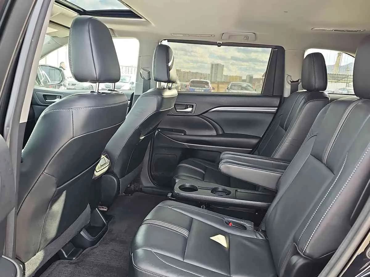 TOYOTA Highlander - 7