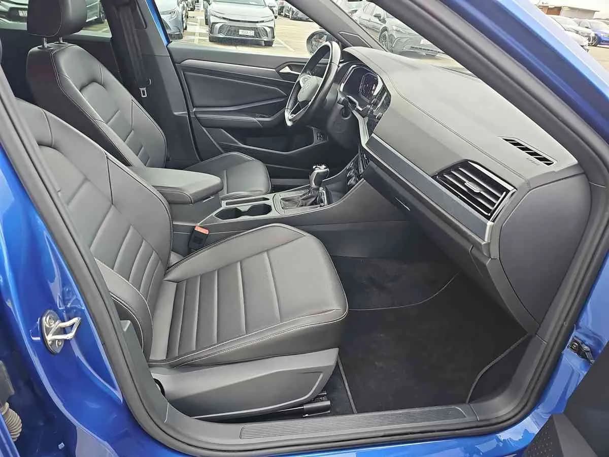 VOLKSWAGEN Jetta - 4