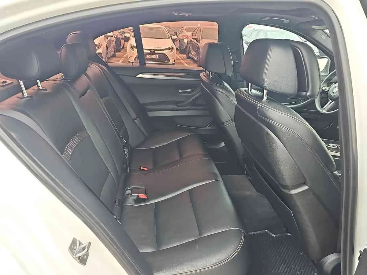 BMW 5-Series - 8