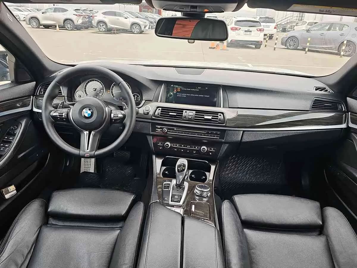 BMW 5-Series - 9