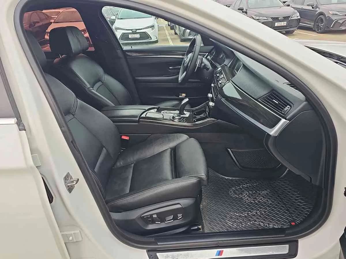 BMW 5-Series - 10