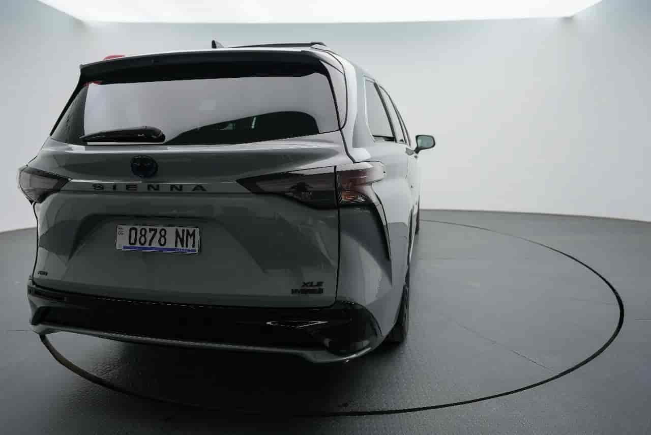 TOYOTA Sienna - 4