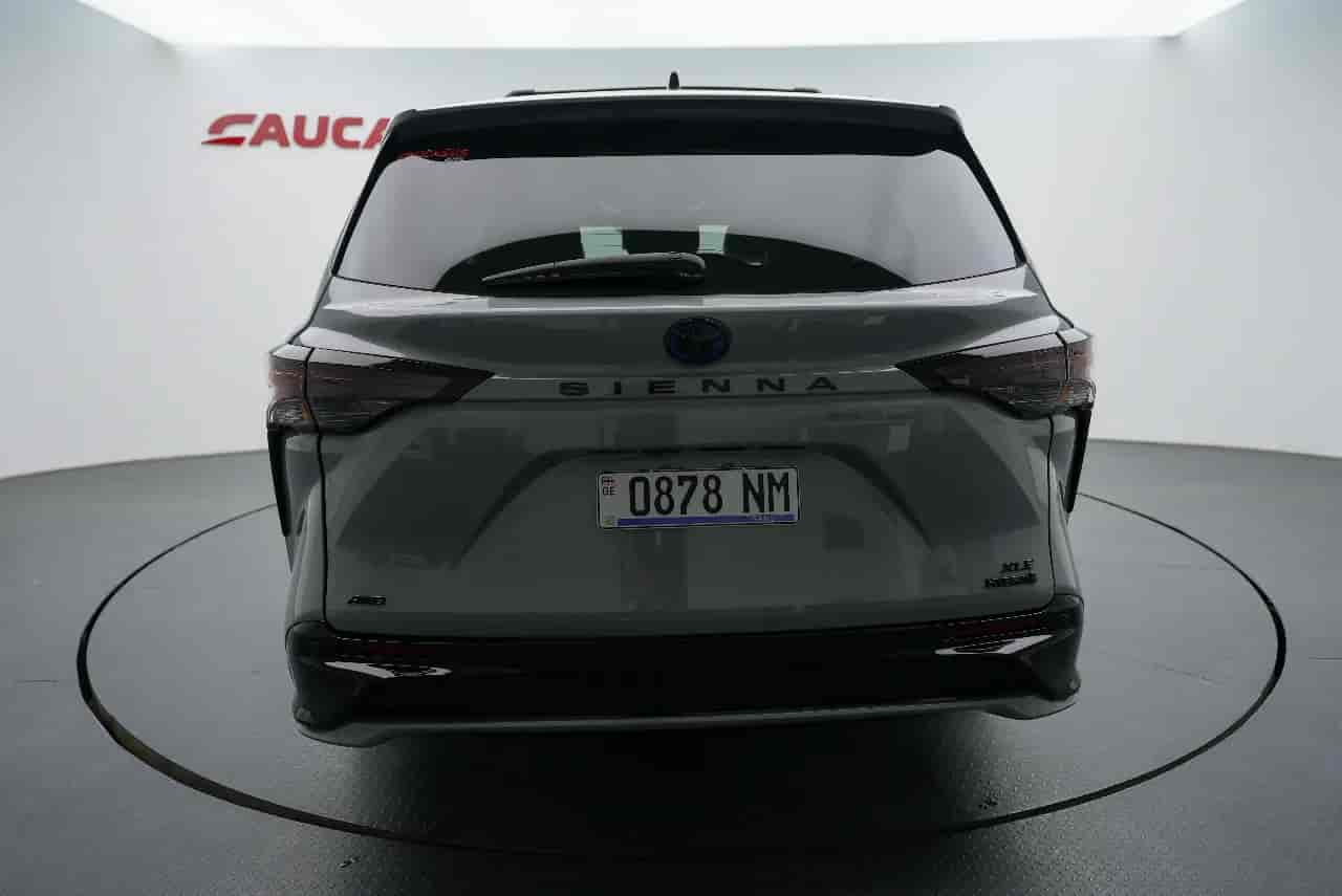 TOYOTA Sienna - 5