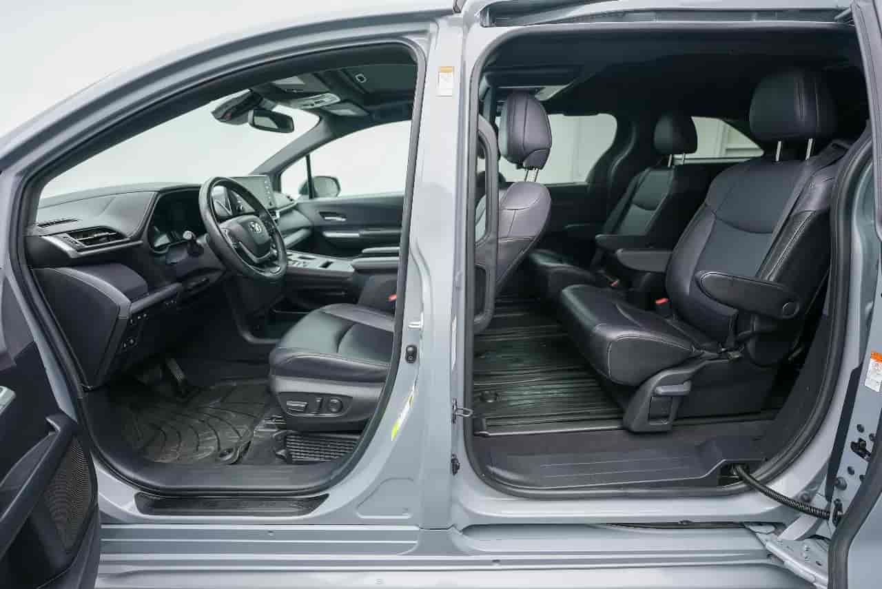 TOYOTA Sienna - 8