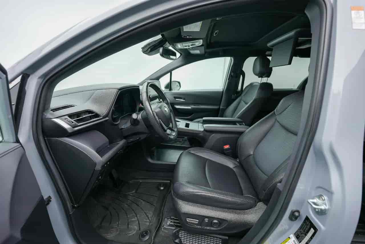 TOYOTA Sienna - 10