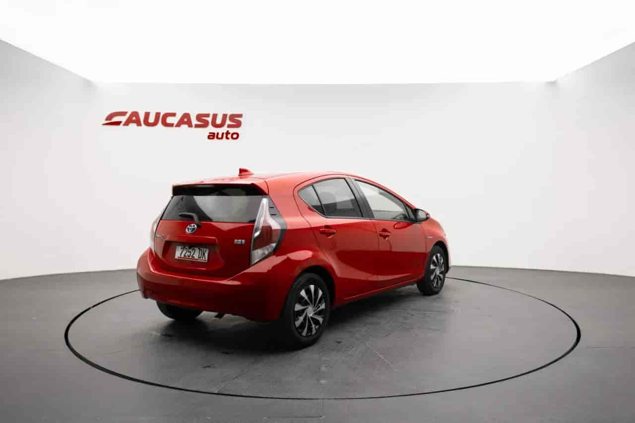 TOYOTA Prius - 4