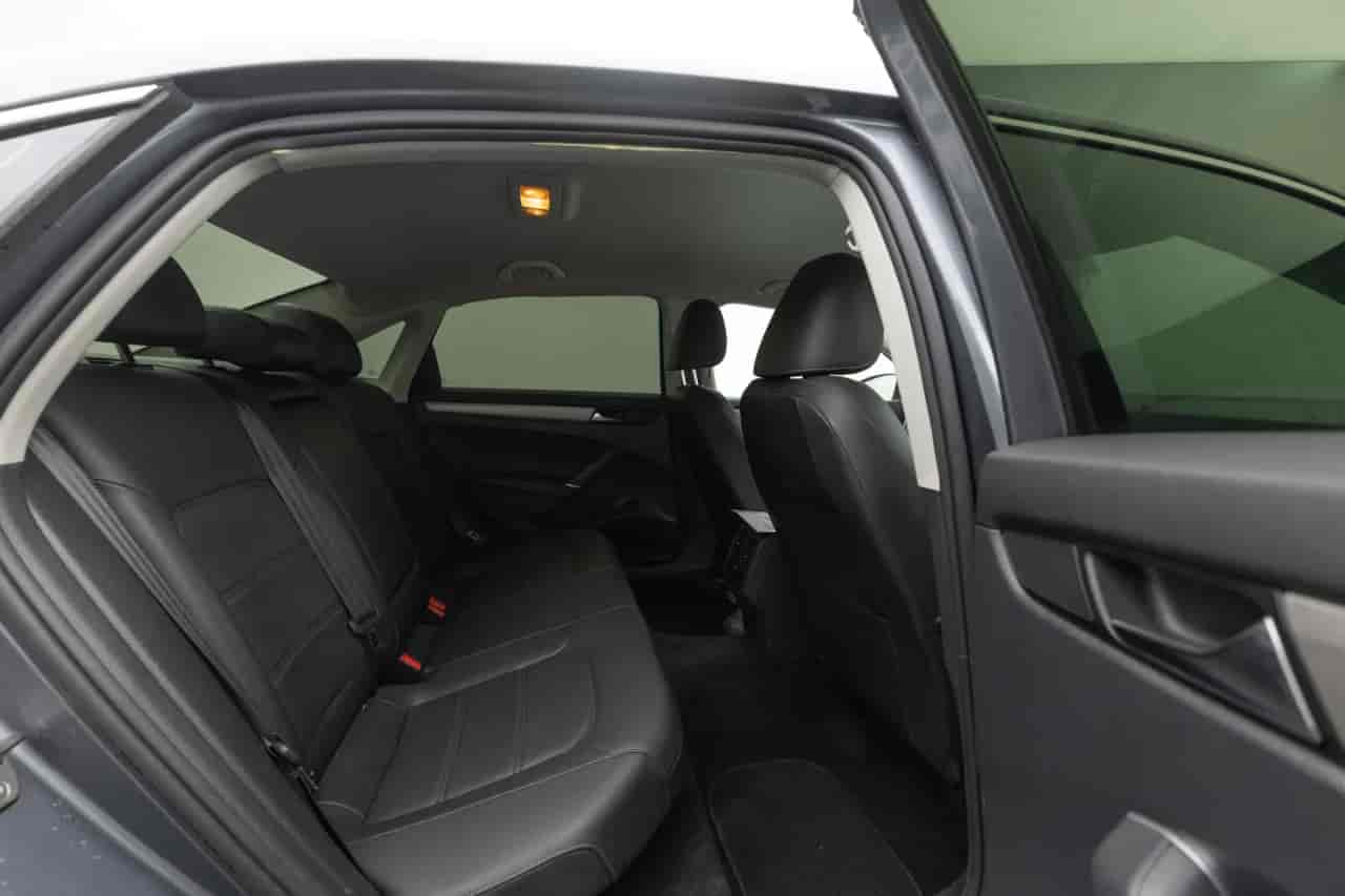 VOLKSWAGEN Passat - 8