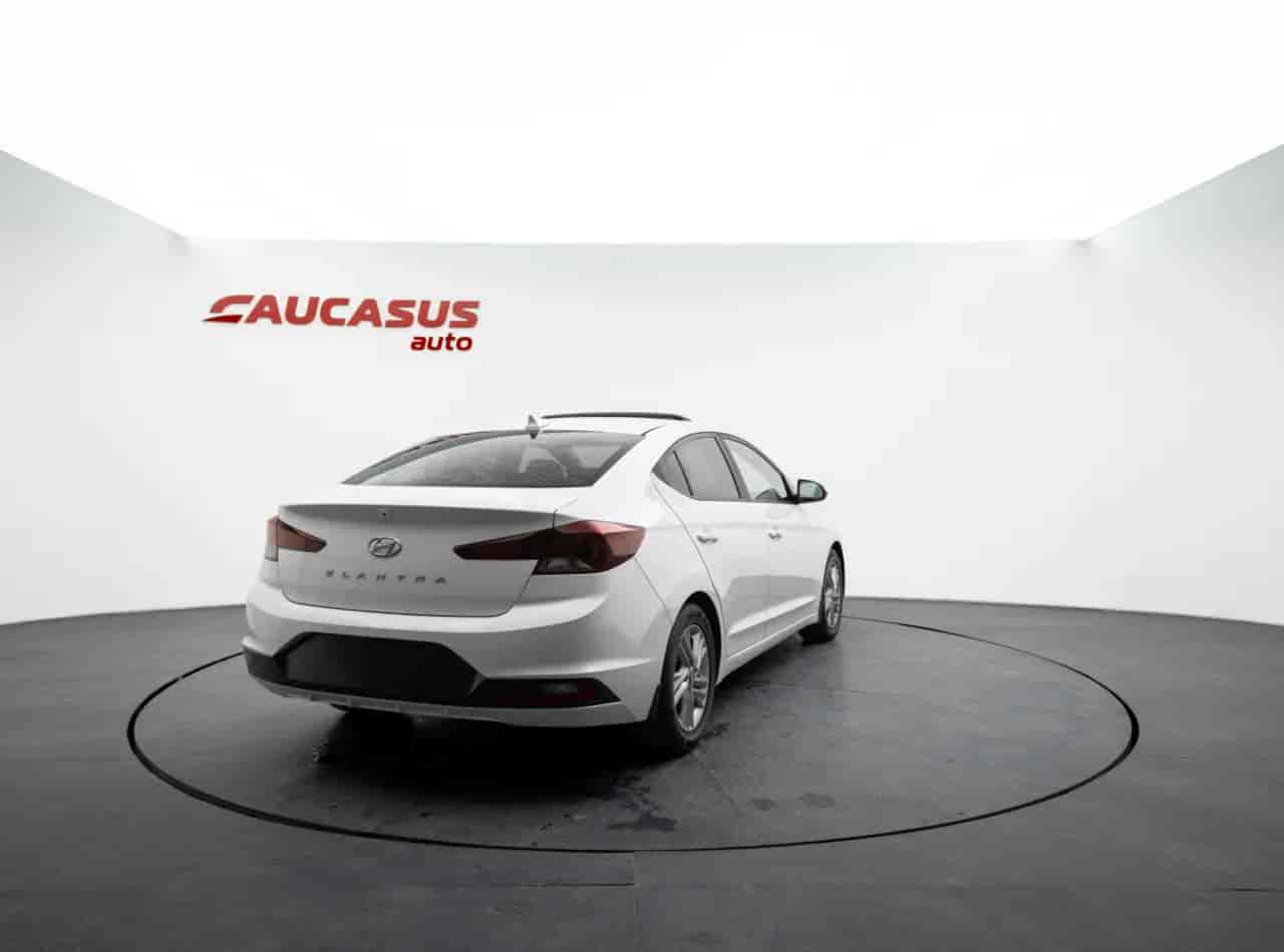 HYUNDAI Elantra - 4