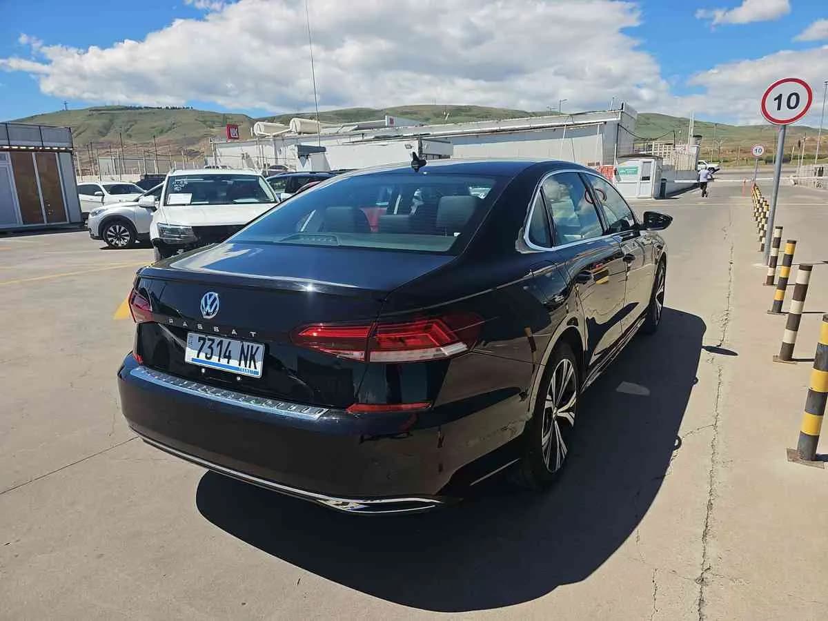VOLKSWAGEN Passat - 4