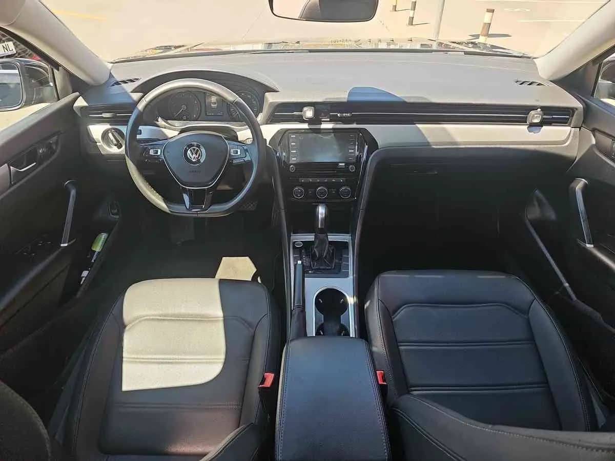 VOLKSWAGEN Passat - 8