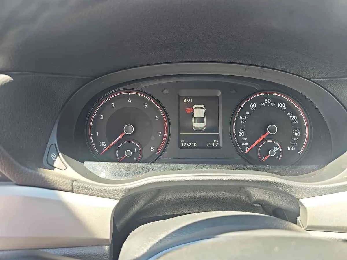 VOLKSWAGEN Passat - 10