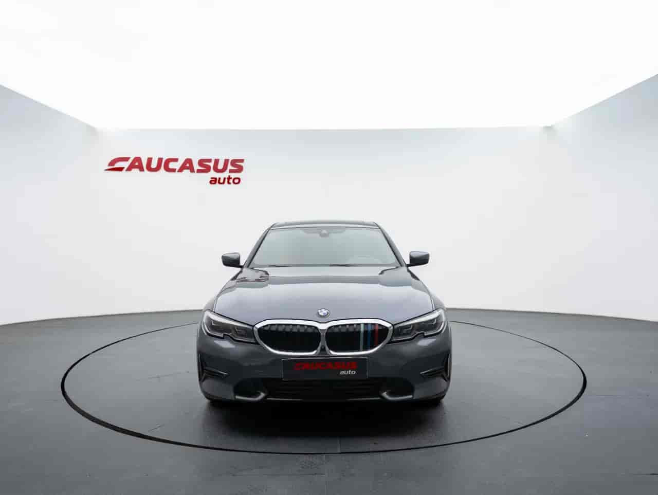 BMW 330i - 2