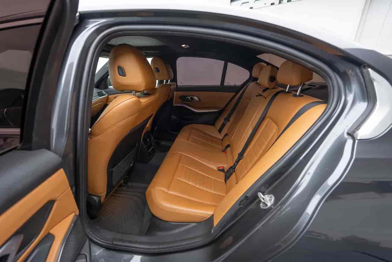 BMW 330i - 8