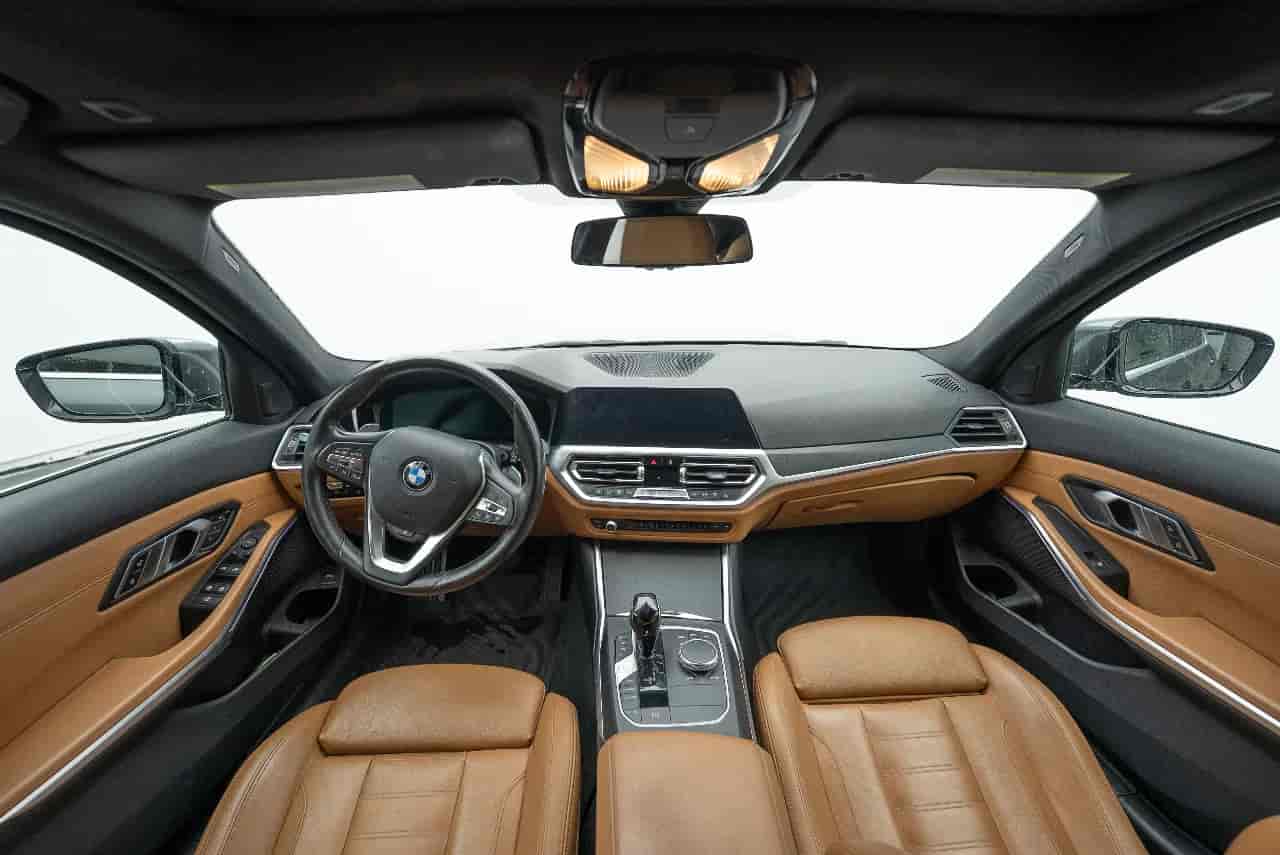 BMW 330i - 9