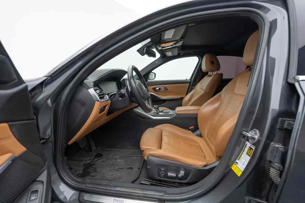 BMW 330i - 10