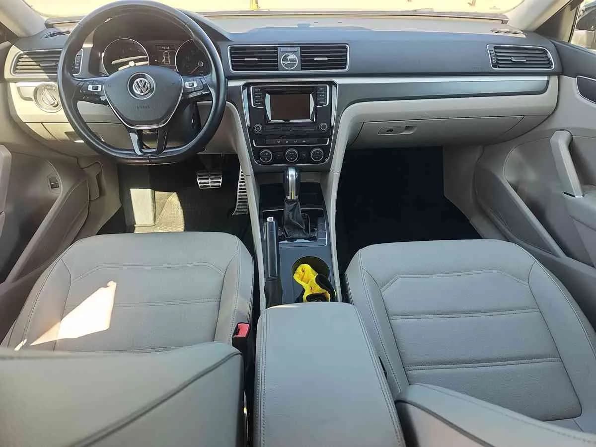 VOLKSWAGEN Passat - 8