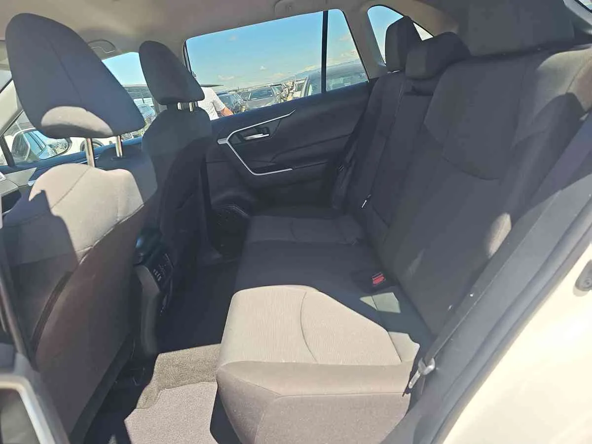 TOYOTA RAV4 - 7