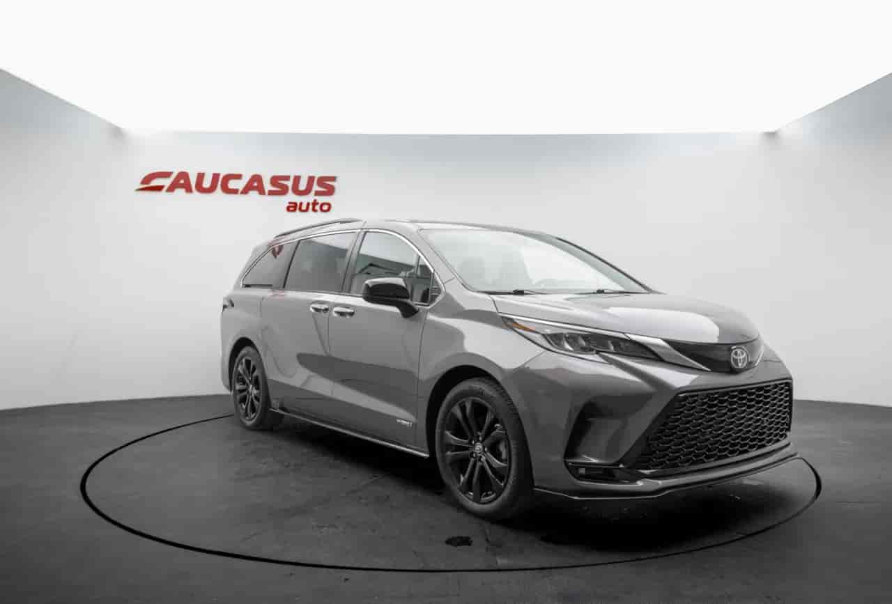 TOYOTA Sienna - 3