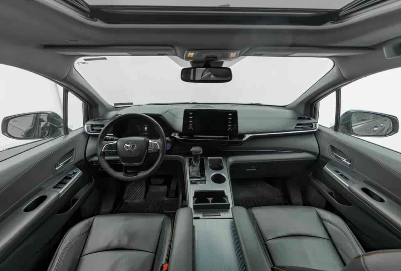 TOYOTA Sienna - 6