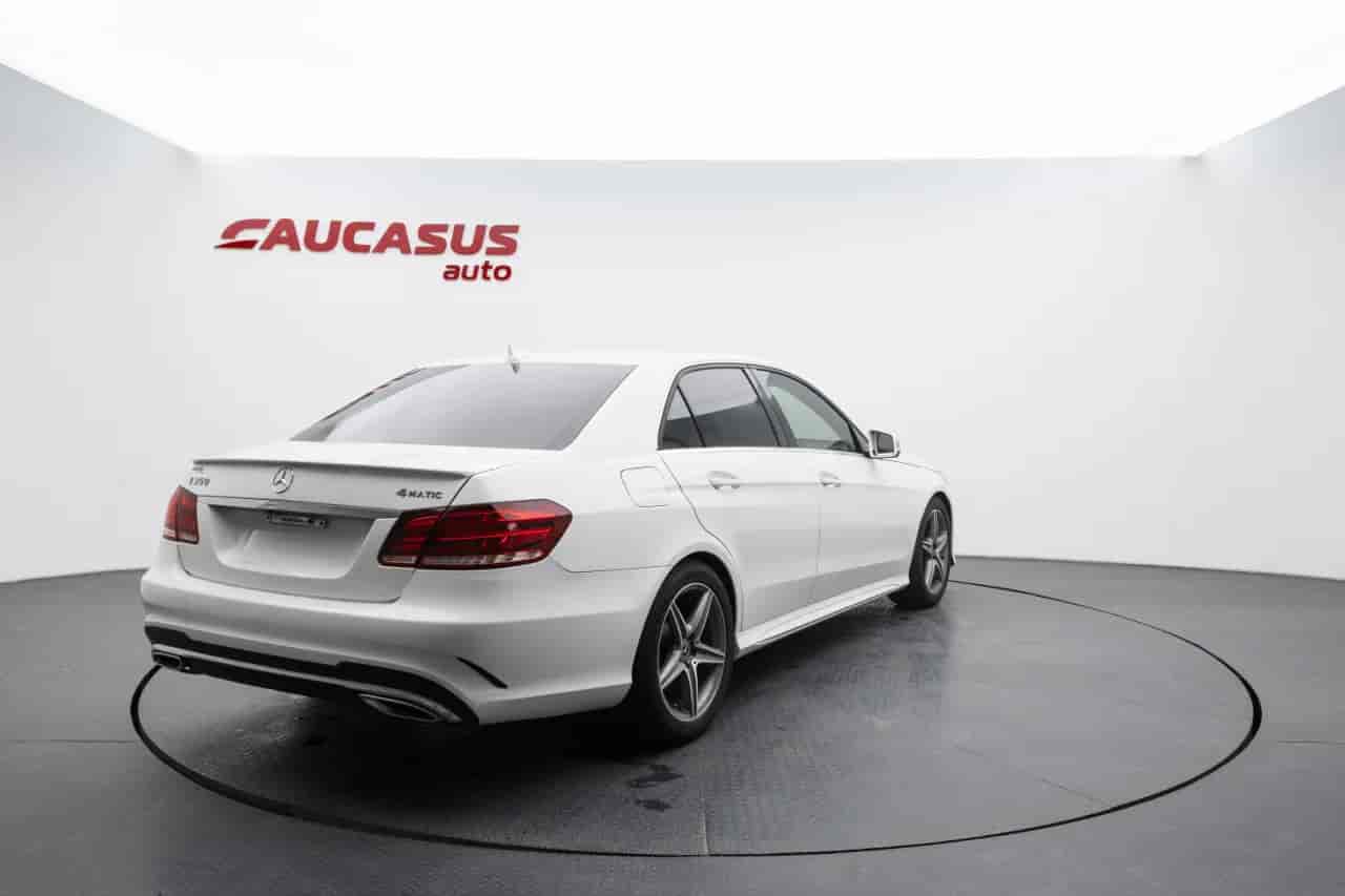 MERCEDES-BENZ E-Class - 4