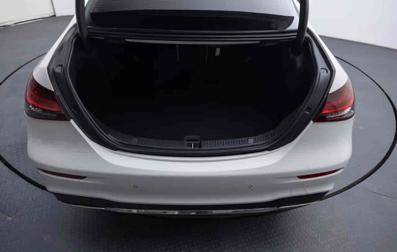 MERCEDES-BENZ E-Class - 7