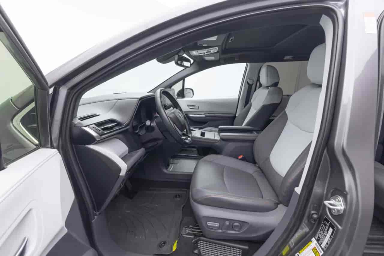 TOYOTA Sienna - 10