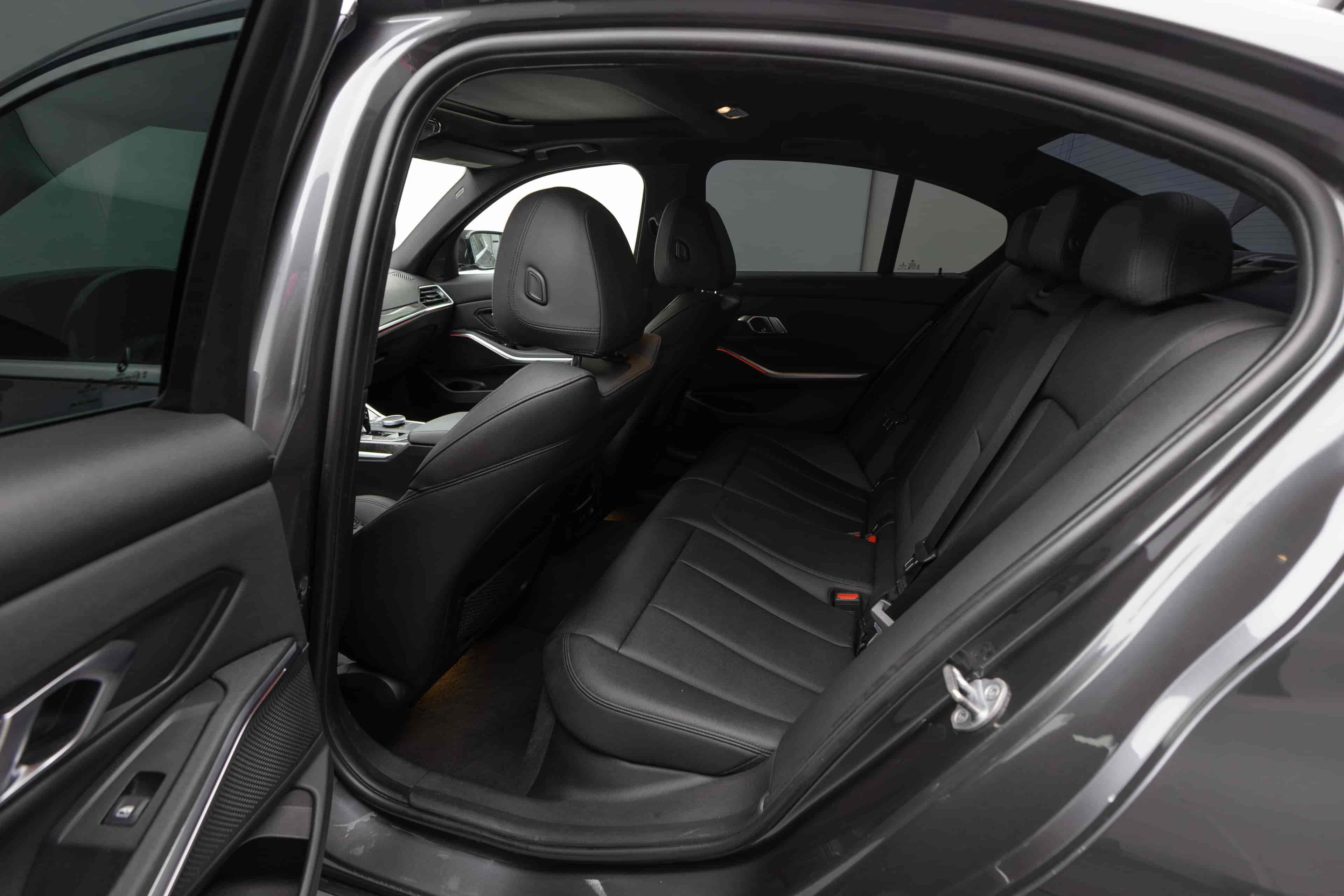 BMW 330i - 7