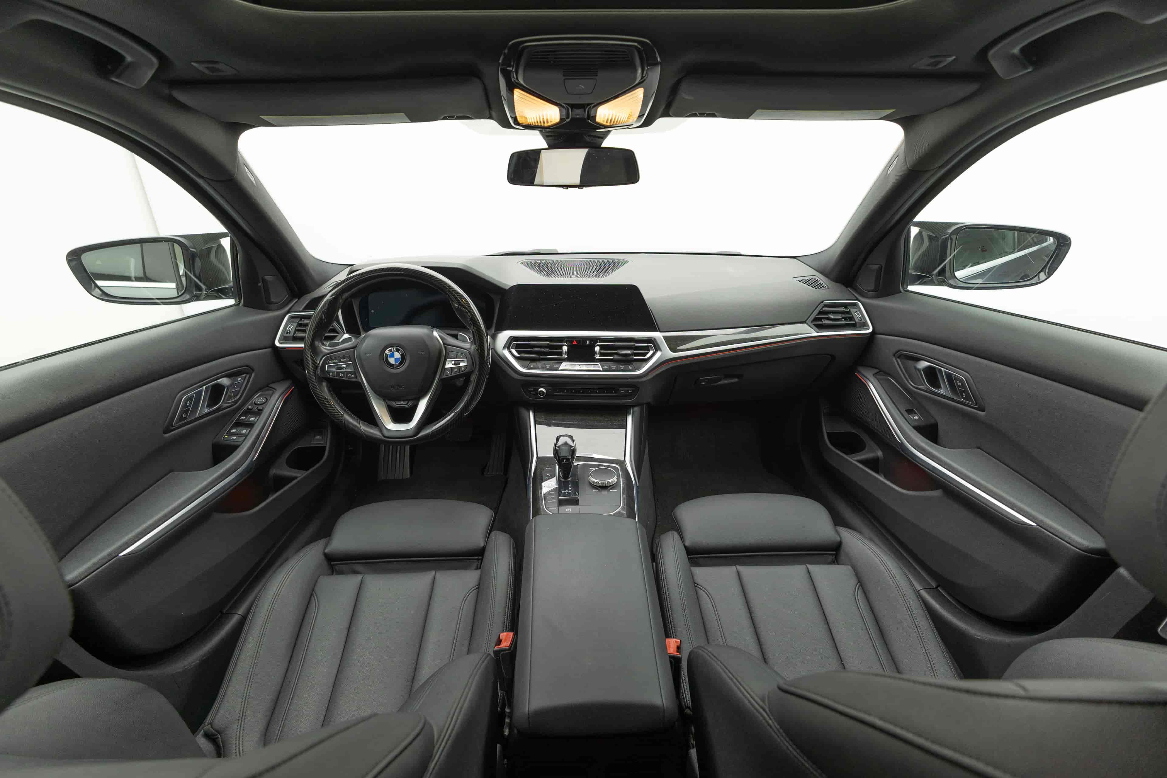 BMW 330i - 9