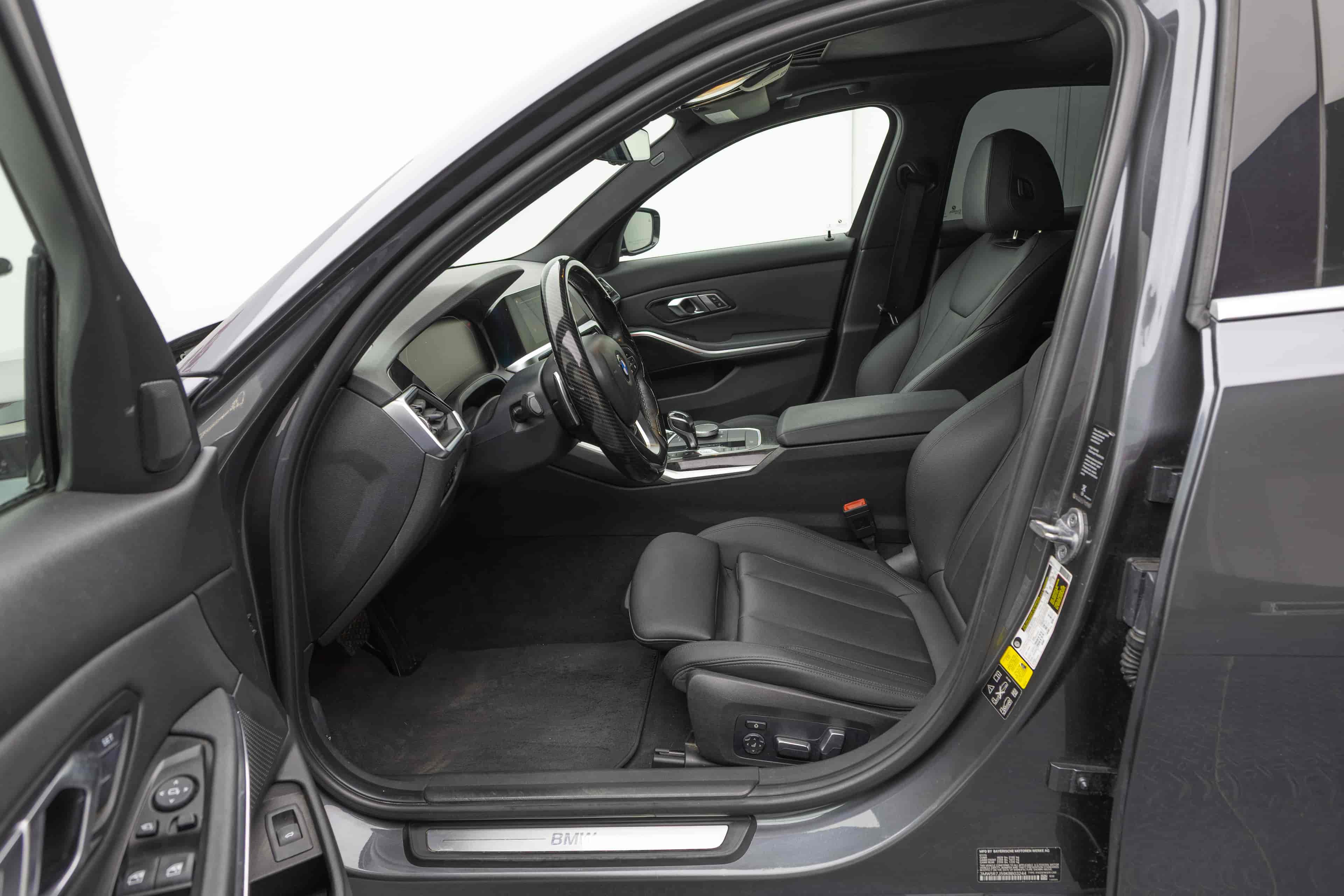 BMW 330i - 10