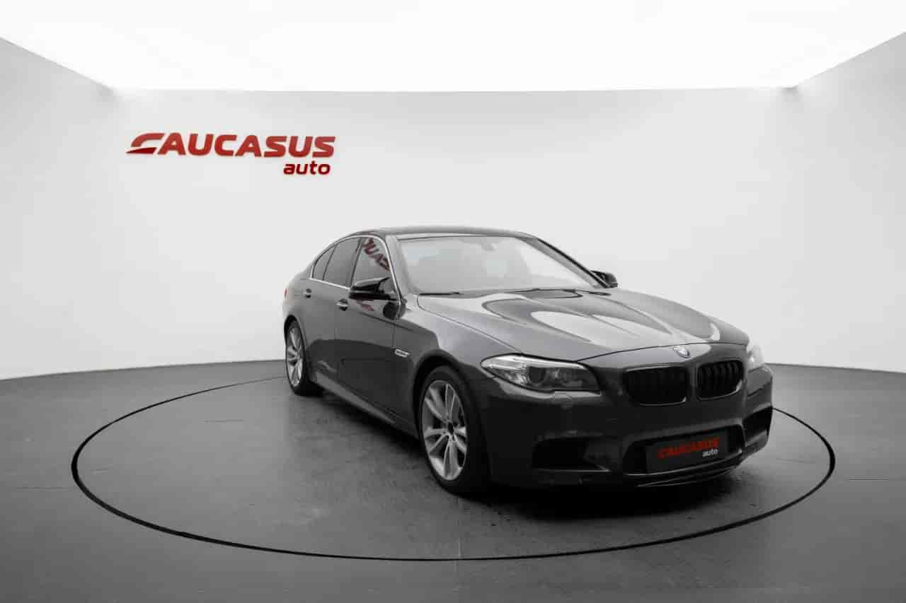 BMW 5-Series - 3