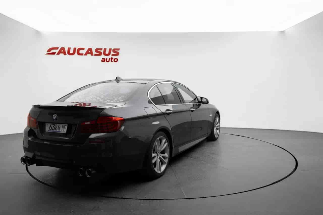 BMW 5-Series - 4