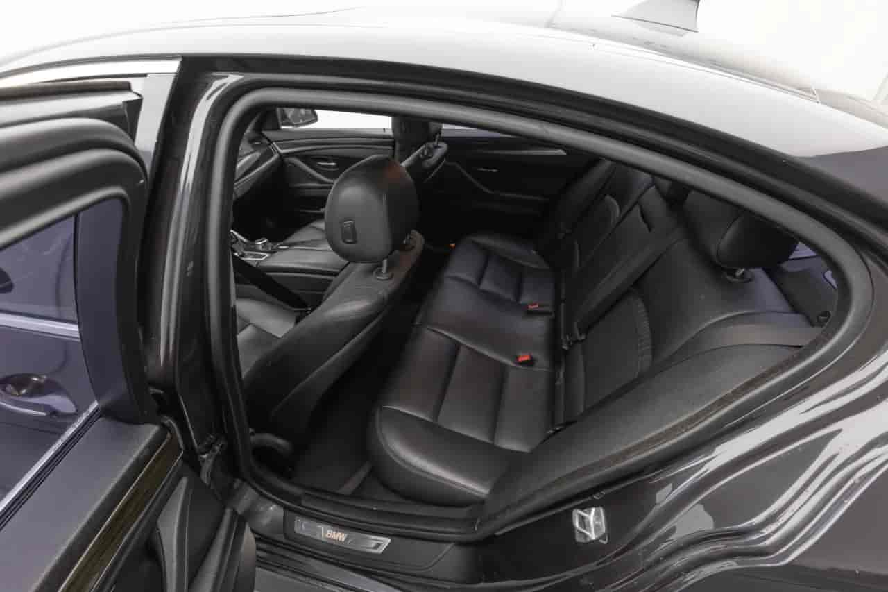 BMW 5-Series - 8