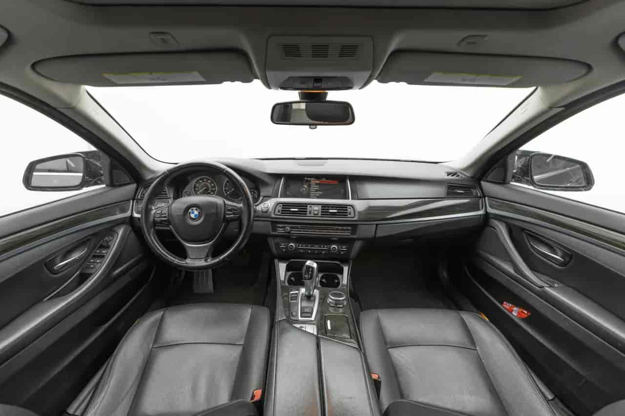 BMW 5-Series - 9