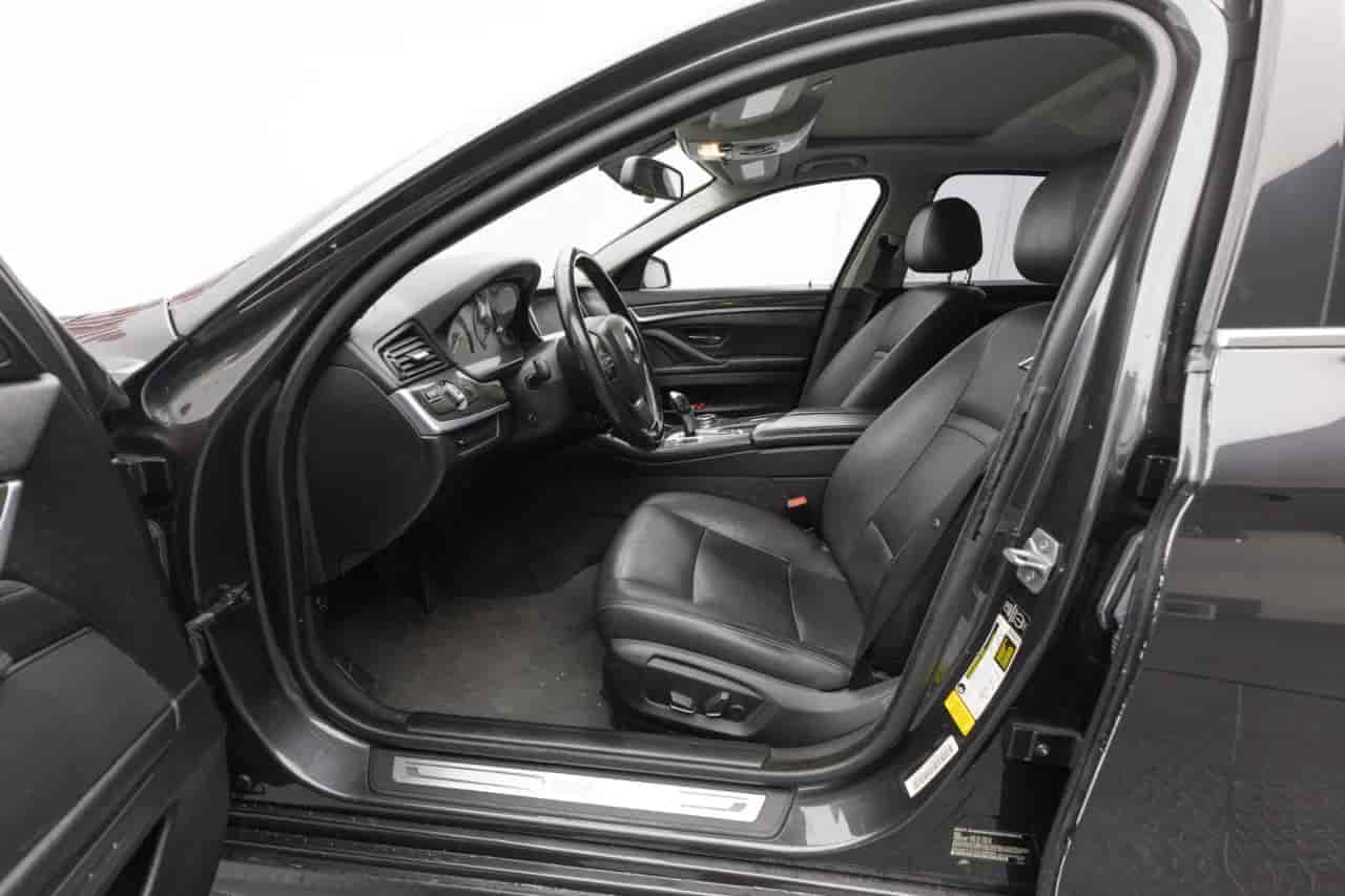 BMW 5-Series - 10