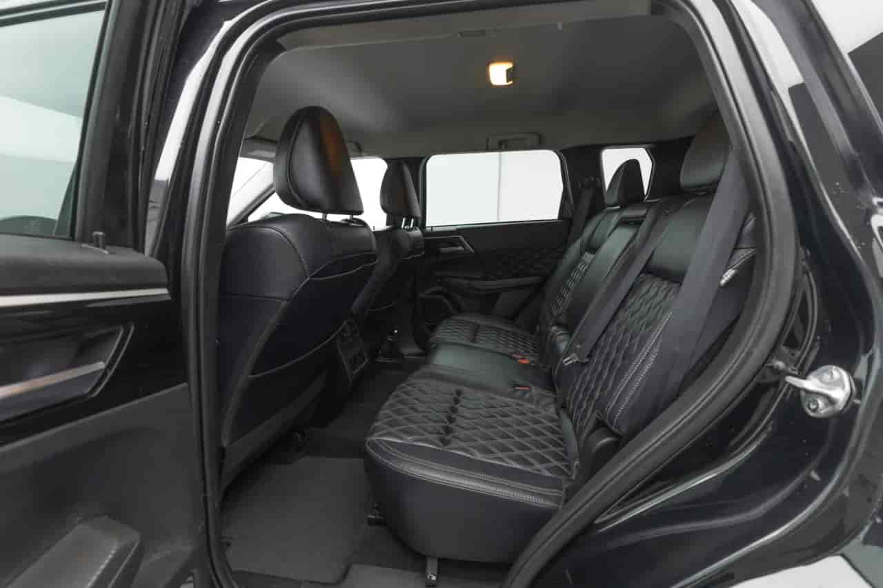 MITSUBISHI Outlander - 8